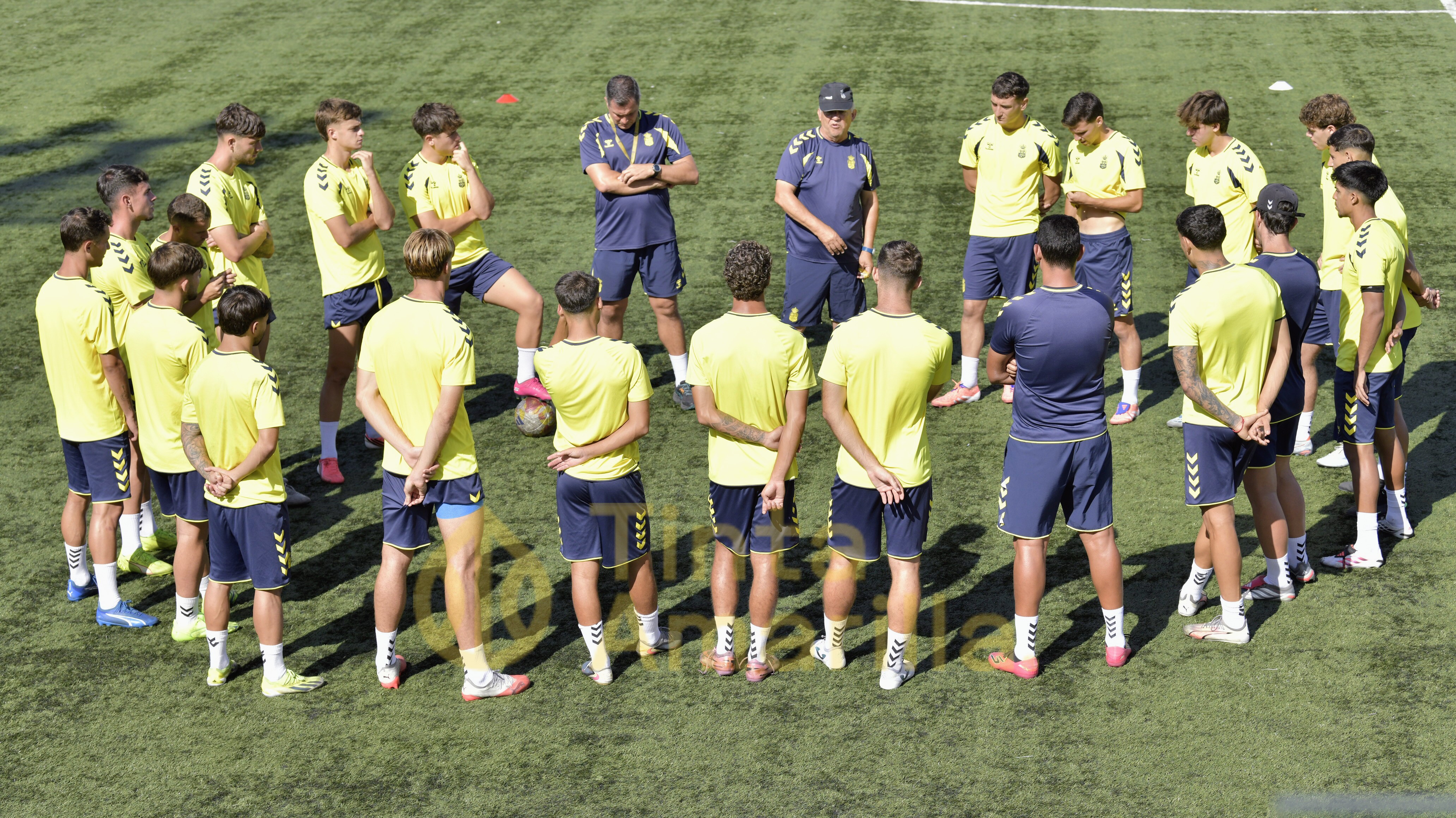 Fotos: Las Palmas Atlético pone su periscopio en dirección al Colombino
