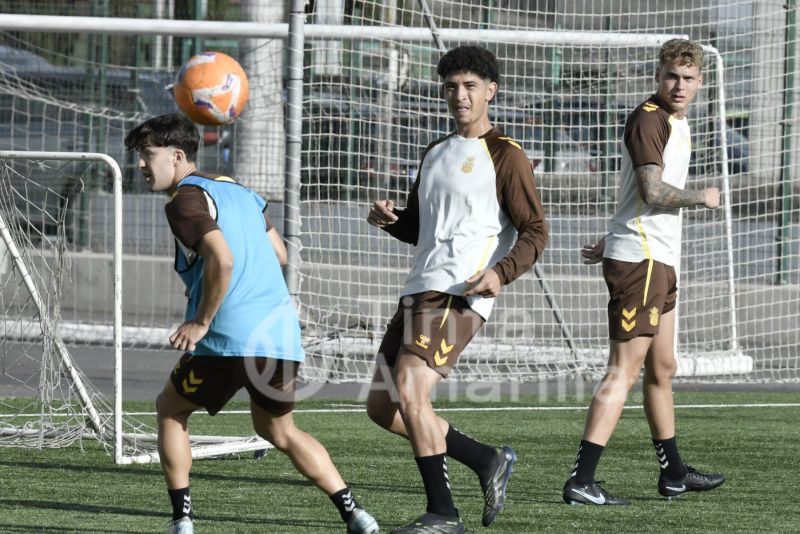 Fotos: Las Palmas C supera su último contratiempo