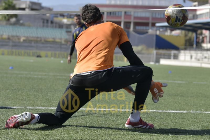 Fotos: Las Palmas Atlético pone su periscopio en dirección al Colombino