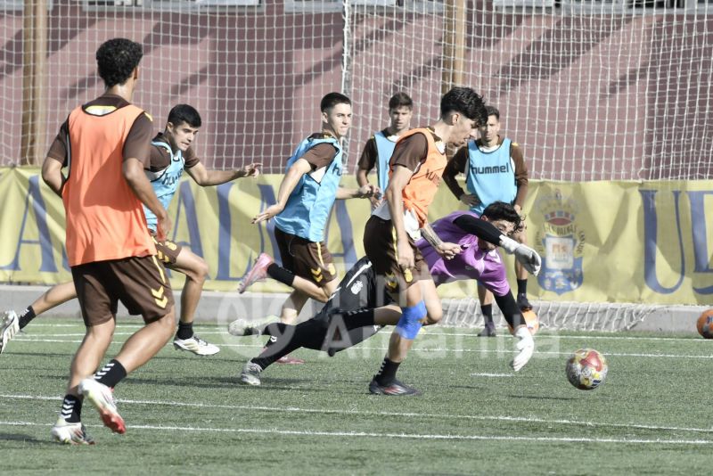 Fotos: Las Palmas C supera su último contratiempo