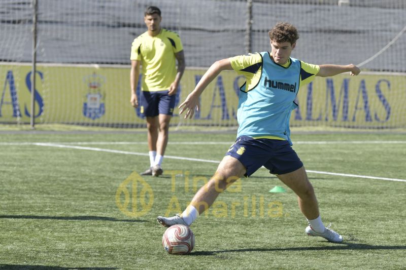 Fotos: Las Palmas Atlético pone su periscopio en dirección al Colombino