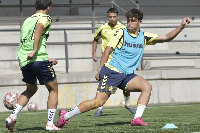 Fotos: Las Palmas Atlético pone su periscopio en dirección al Colombino
