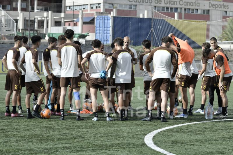 Fotos: Las Palmas C supera su último contratiempo