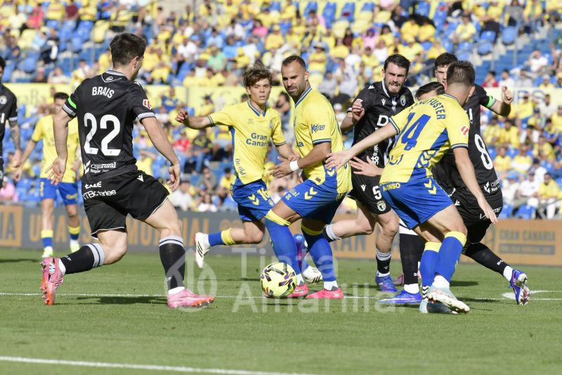 0-0: La UD extravía el instinto asesino y no desmonta la nueva guagua del Burgos
