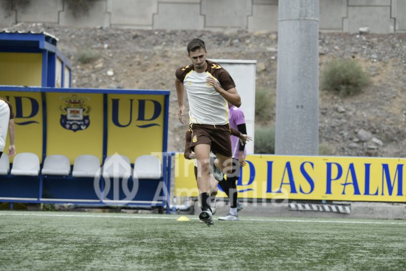 Fotos: El filial prepara un partido con matices especiales para Juanma Marrero