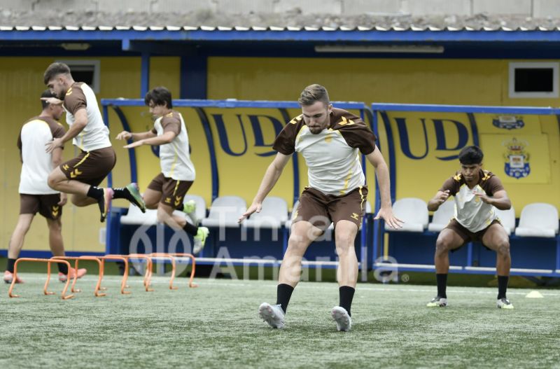 Fotos: El filial prepara un partido con matices especiales para Juanma Marrero