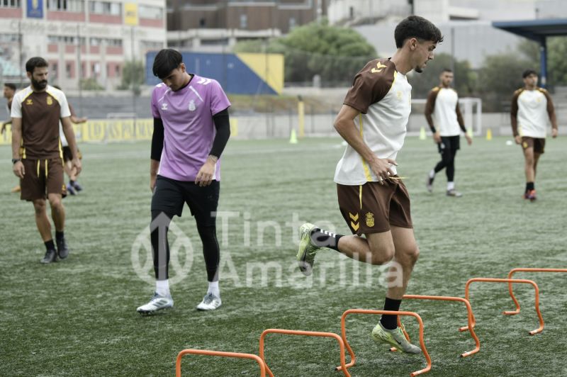 Fotos: El filial prepara un partido con matices especiales para Juanma Marrero