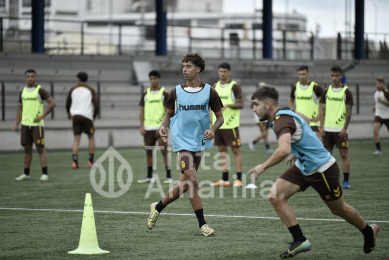 Fotos: El filial prepara un partido con matices especiales para Juanma Marrero