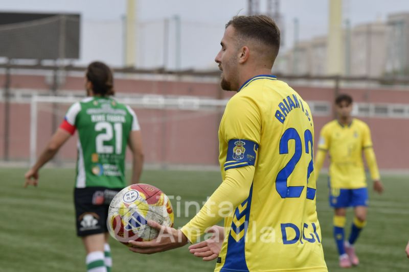 1-2: El filial de la UD da un disgusto pese a su temprano gol y la roja de Bianco