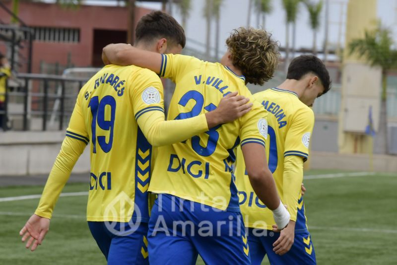 1-2: El filial de la UD da un disgusto pese a su temprano gol y la roja de Bianco