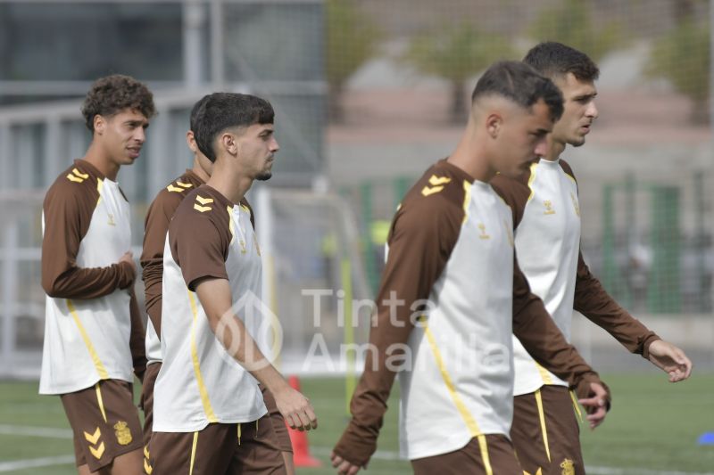 Fotos: Las Palmas Atlético, tras su primer triunfo local con el Conquense
