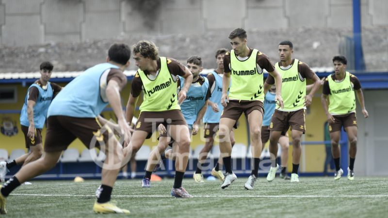 Fotos: El filial prepara un partido con matices especiales para Juanma Marrero