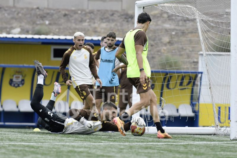 Fotos: El filial prepara un partido con matices especiales para Juanma Marrero