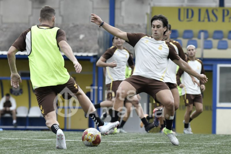 Fotos: El filial prepara un partido con matices especiales para Juanma Marrero