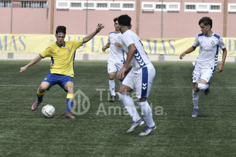 Fotos: El derbi canario de la Liga regional cadete acaba en tablas (1-1)