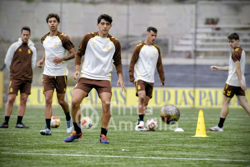 Fotos: Las Palmas Atlético, tras su primer triunfo local con el Conquense