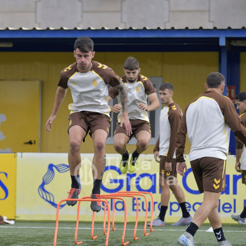 Fotos: Las Palmas Atlético, tras su primer triunfo local con el Conquense