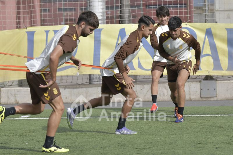 Fotos: Las Palmas Atlético, tras su primer triunfo local con el Conquense