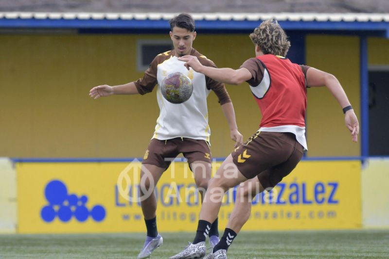 Fotos: Las Palmas Atlético, tras su primer triunfo local con el Conquense