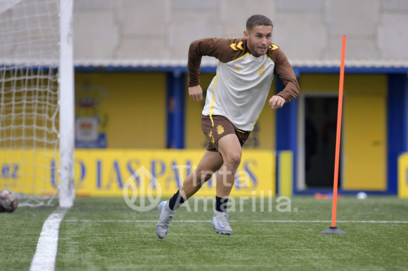 Fotos: Las Palmas Atlético, tras su primer triunfo local con el Conquense