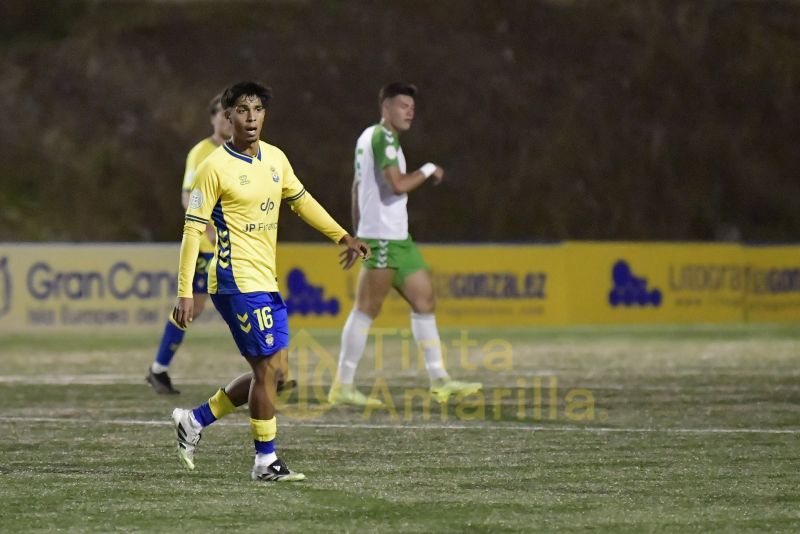 Las Palmas C apea al Villa en la tanda de penaltis y se cuela en la gran final