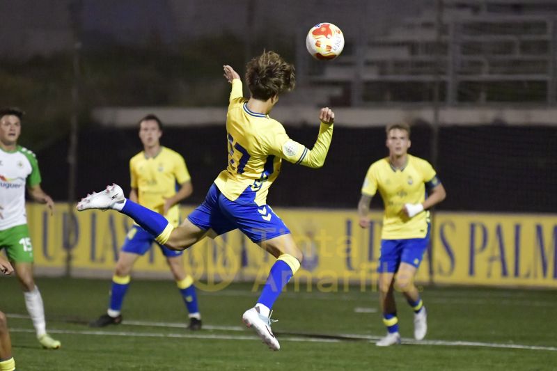 Las Palmas C apea al Villa en la tanda de penaltis y se cuela en la gran final