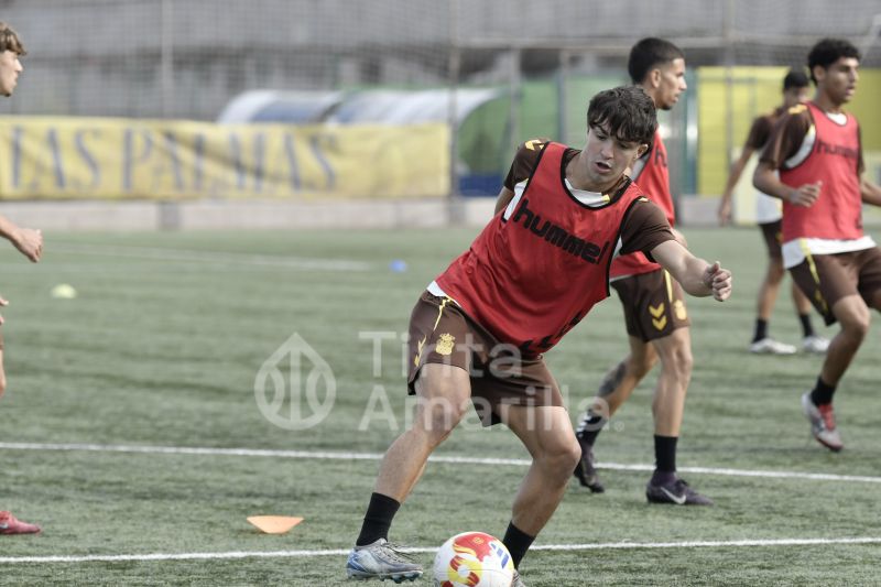 Fotos: Las Palmas C al alza mira de frente a un Telde en apuros