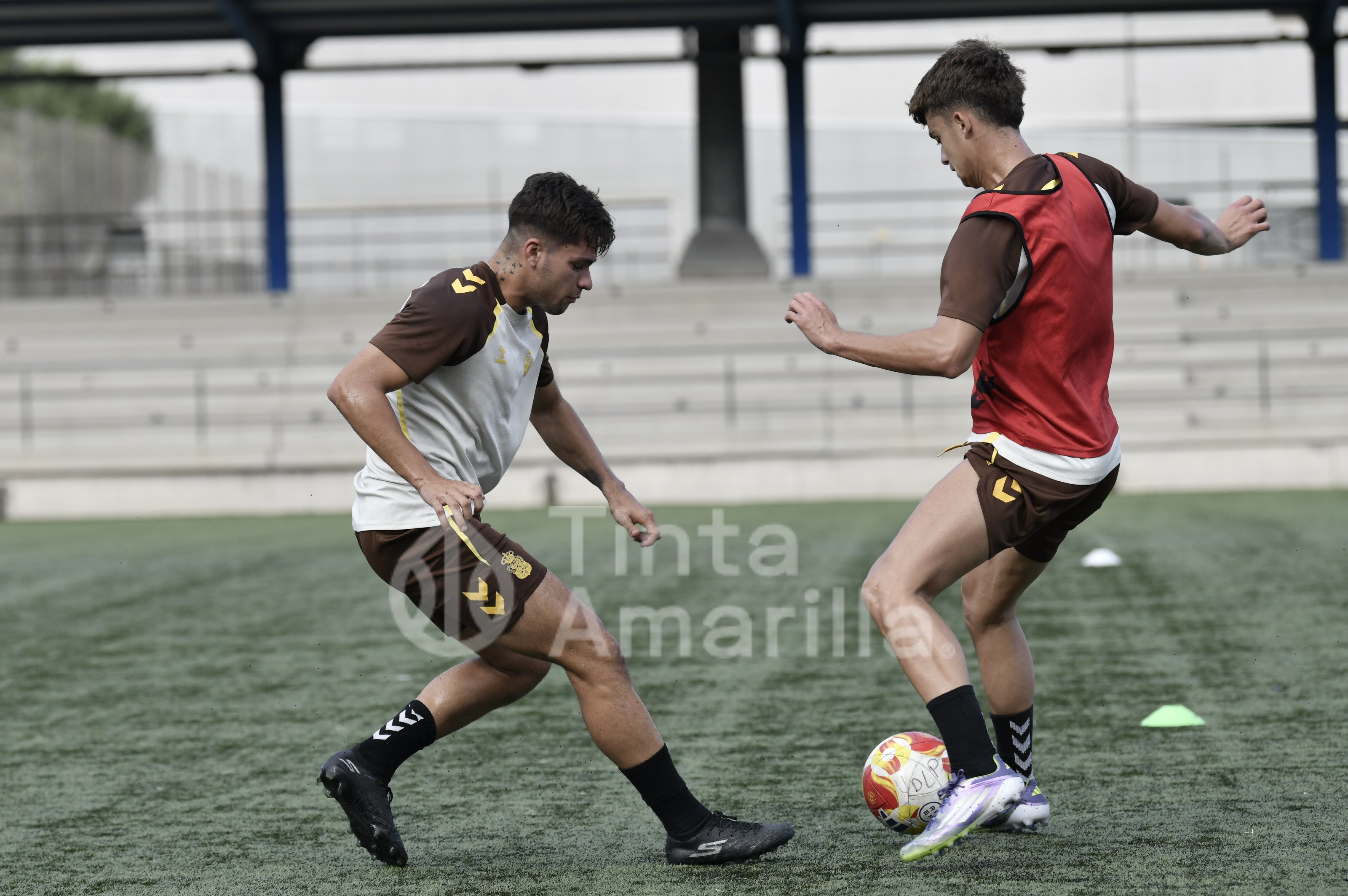 Fotos: Las Palmas C al alza mira de frente a un Telde en apuros