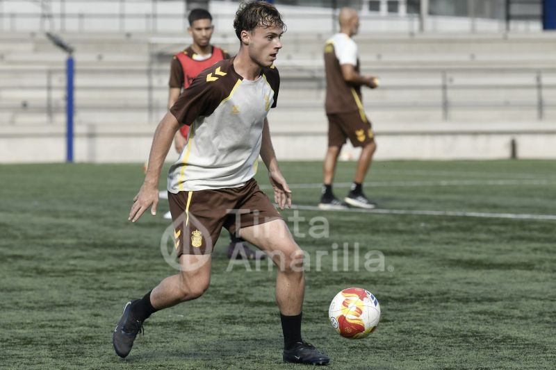 Fotos: Las Palmas C al alza mira de frente a un Telde en apuros