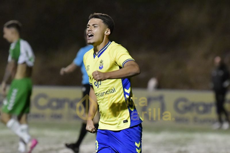 Las Palmas C apea al Villa en la tanda de penaltis y se cuela en la gran final