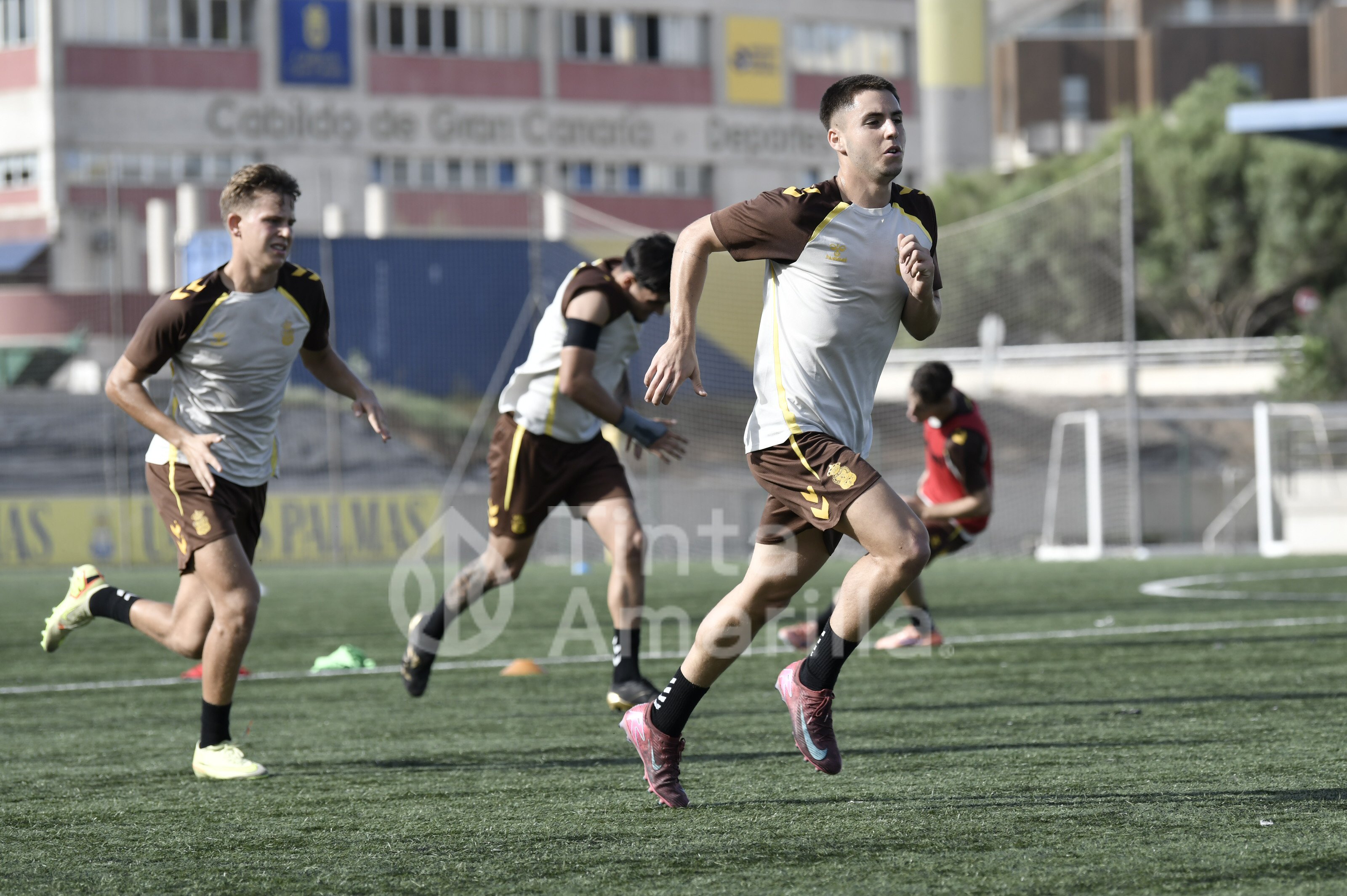 Fotos: Las Palmas C al alza mira de frente a un Telde en apuros