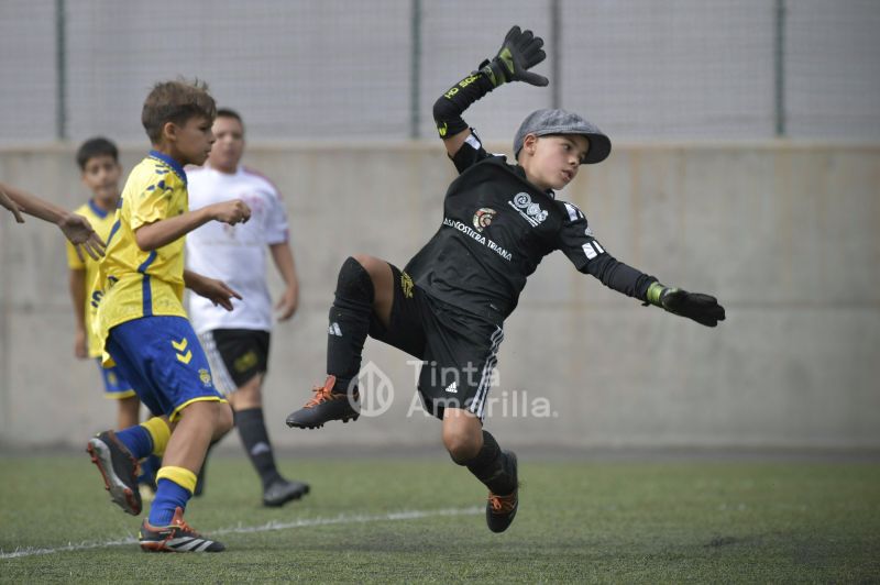 Fotos: El alevín de la UD recibe al Puertos
