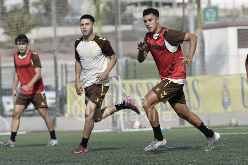 Fotos: Las Palmas C al alza mira de frente a un Telde en apuros