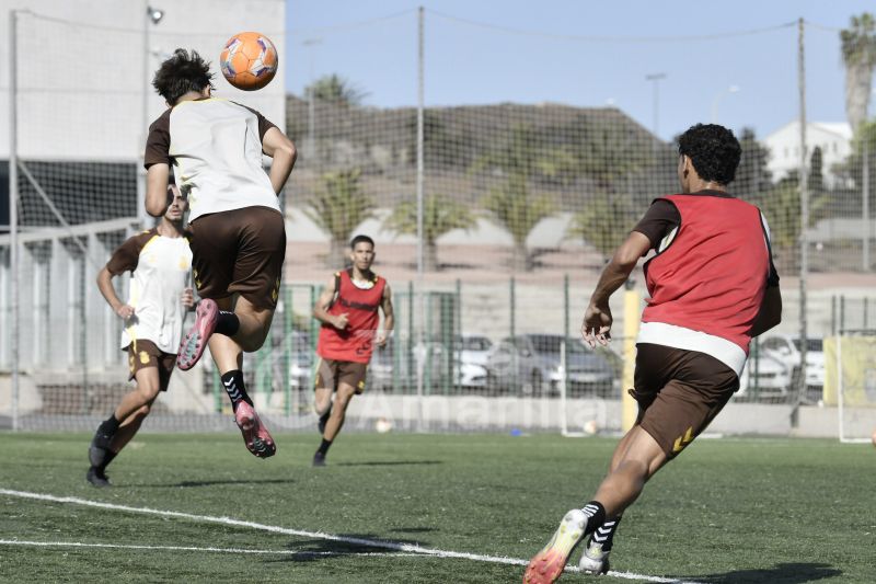 Fotos: Las Palmas C al alza mira de frente a un Telde en apuros