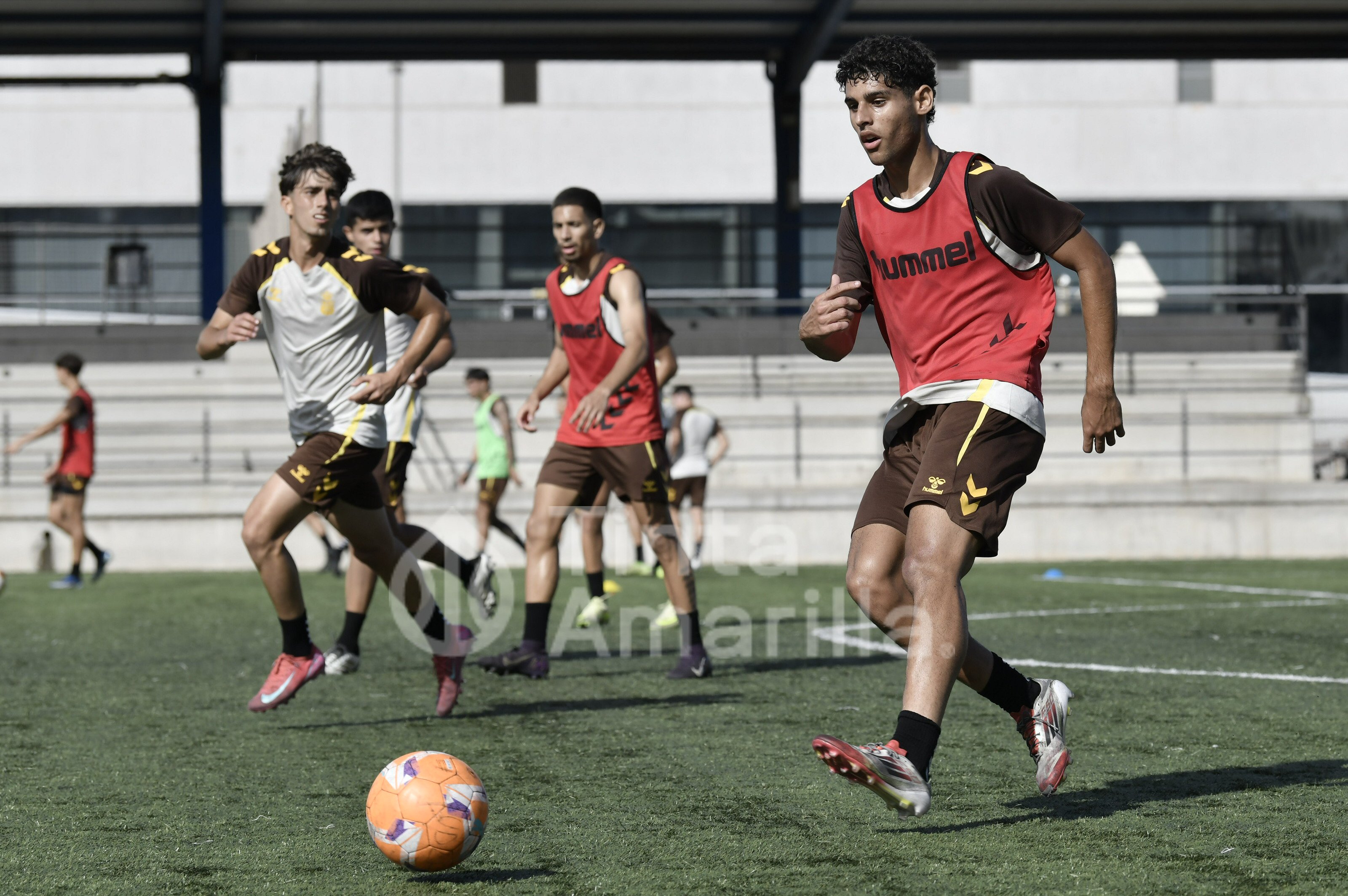 Fotos: Las Palmas C al alza mira de frente a un Telde en apuros