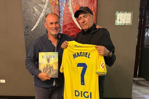 El consejero de la UD, Rafael Méndez, contacta con Crispín Maciel en Paraguay