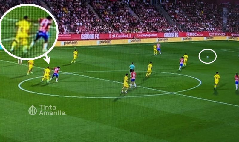 El primer enfado arbitral: Justin golpea a Alex Suárez sin balón en disputa