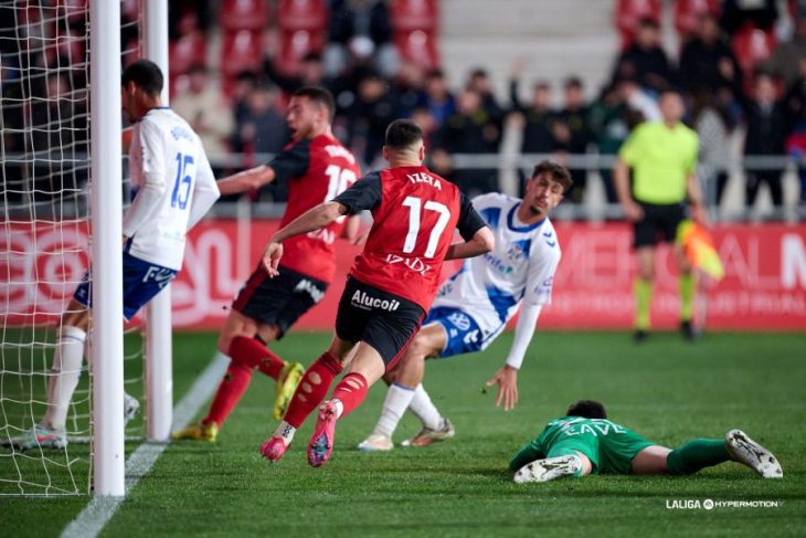 2-0: El ex amarillo Reina apuntilla al Tenerife
