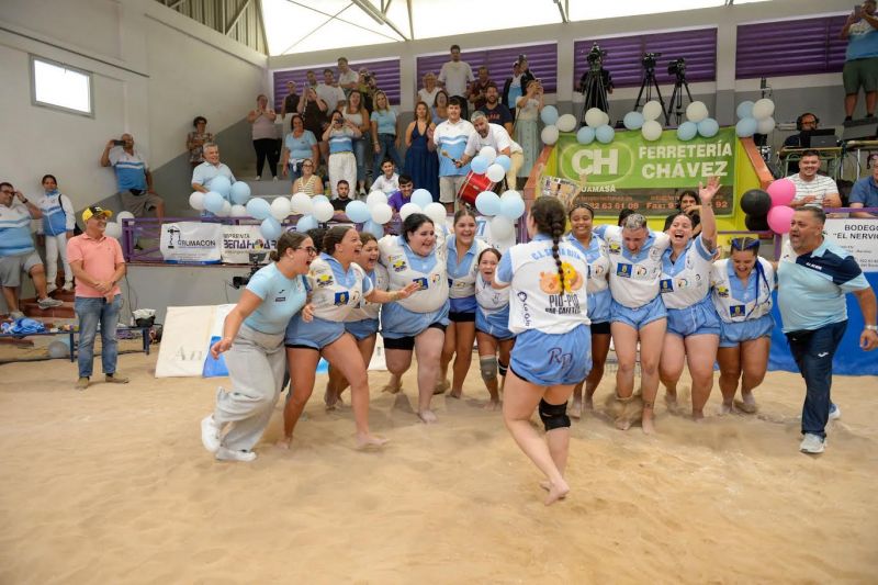 El Santa Rita celebra el título femenino tras emotiva final