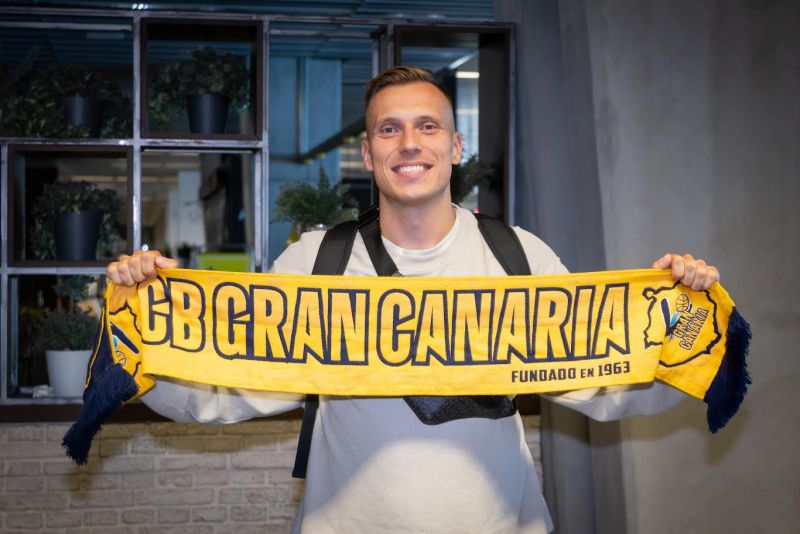 Rubio y Stumbris aterrizan en Gran Canaria y hablan sobre la Primera FEB