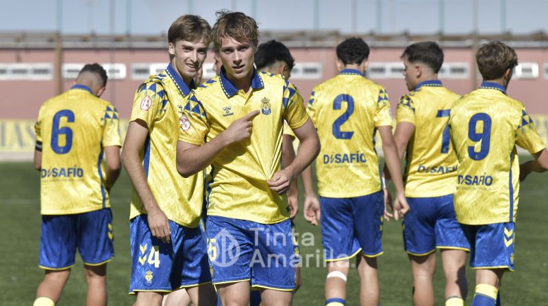 4-0: Las Palmas le responde al Oviedo con festival de fútbol y goles