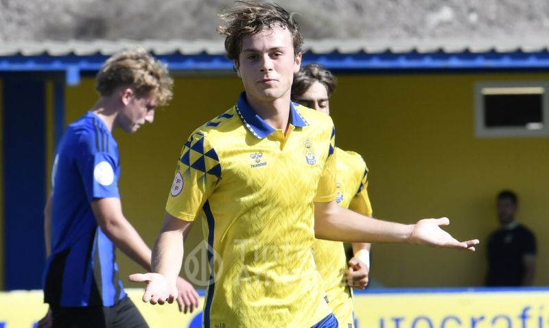 1-7: La UD Las Palmas desata un vendaval en un campo futbolín