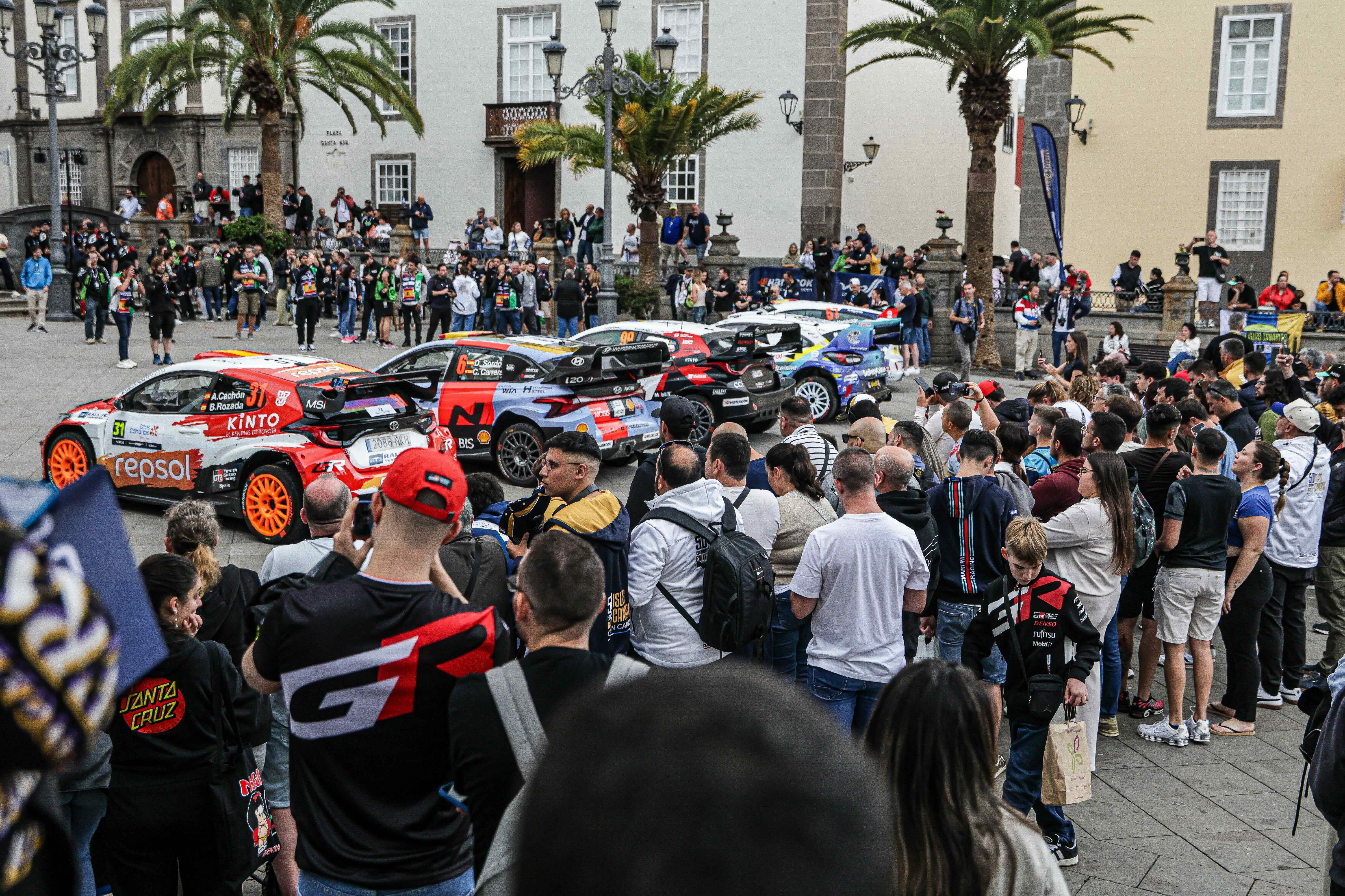 El Rally Islas Canarias se pone en marcha en La Plaza de Santa Ana