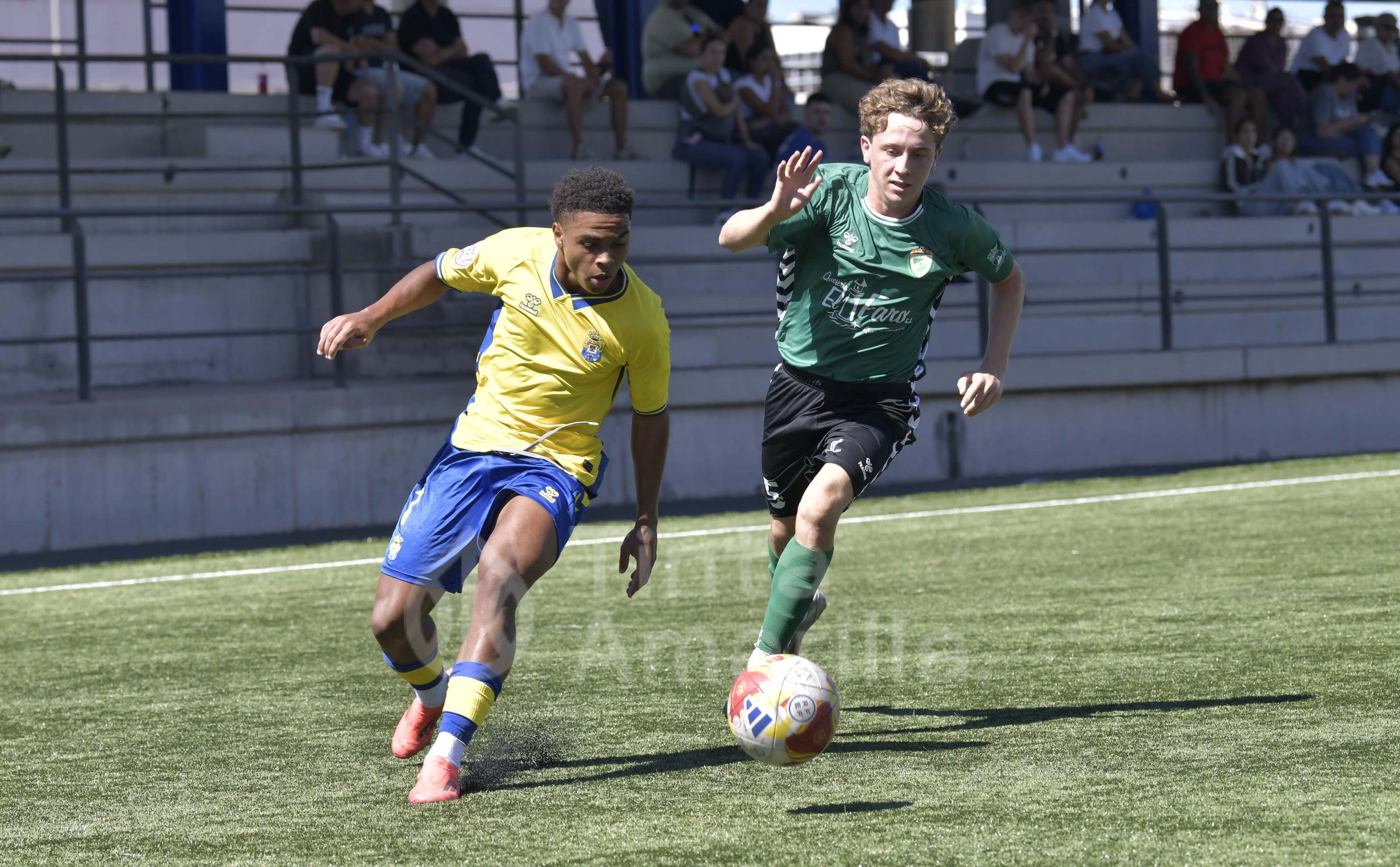 La UD gana con goleada (0-5) y soporta el tirón del Tenerife 
