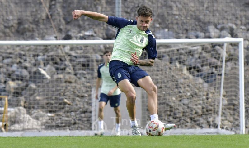 Fotos: El refuerzo atacante del filial se prepara para el debut