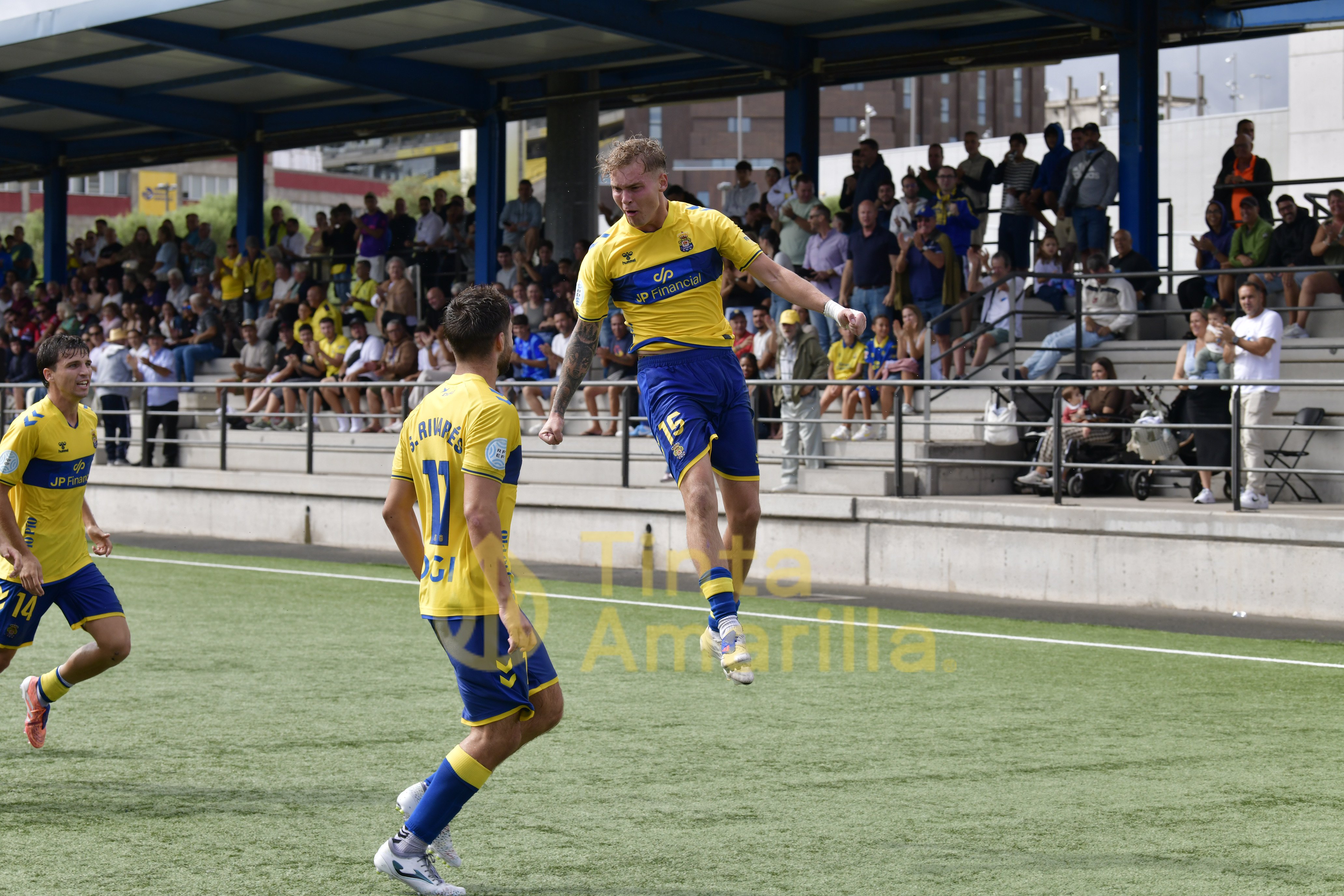 1-2: Las Palmas Atlético perdona y el Puente Genil castiga