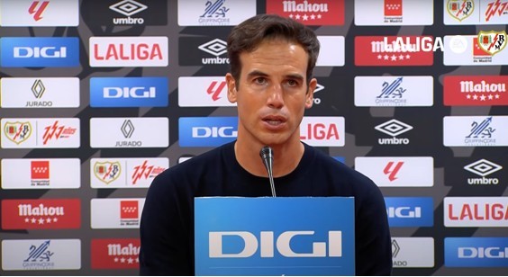 El entrenador del Rayo habla sobre el robo de unas botas y del partido ante la UD