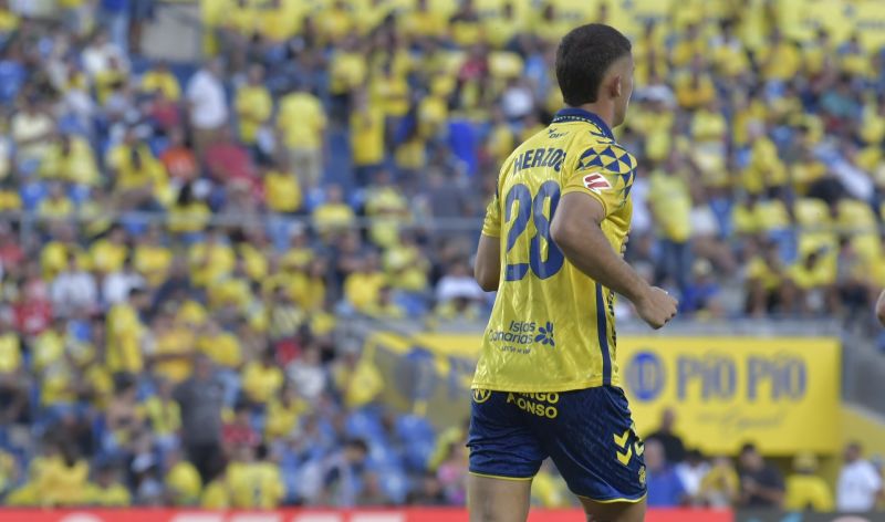 El Tenerife sigue pensando 'en amarillo' para reforzarse