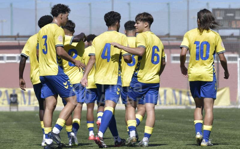 El juvenil de la UD empata y cierra la primera vuelta como campeón de invierno (3-3)