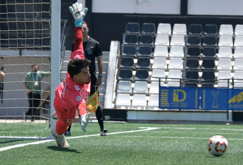 Nicolau confirma que sigue en la portería de Las Palmas Atlético